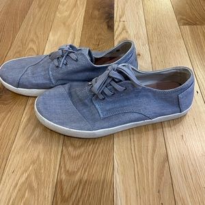 Tom’s Gray Sneakers